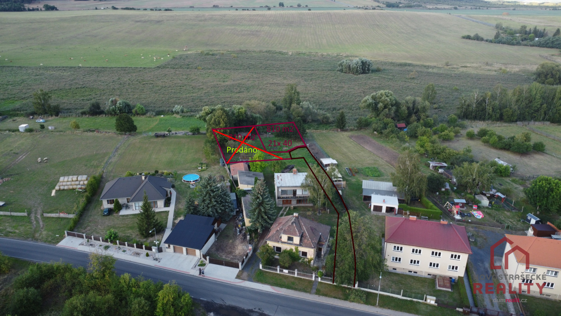 Prodej stavebního pozemku 810 m2 - Vroutek – fotografie 1