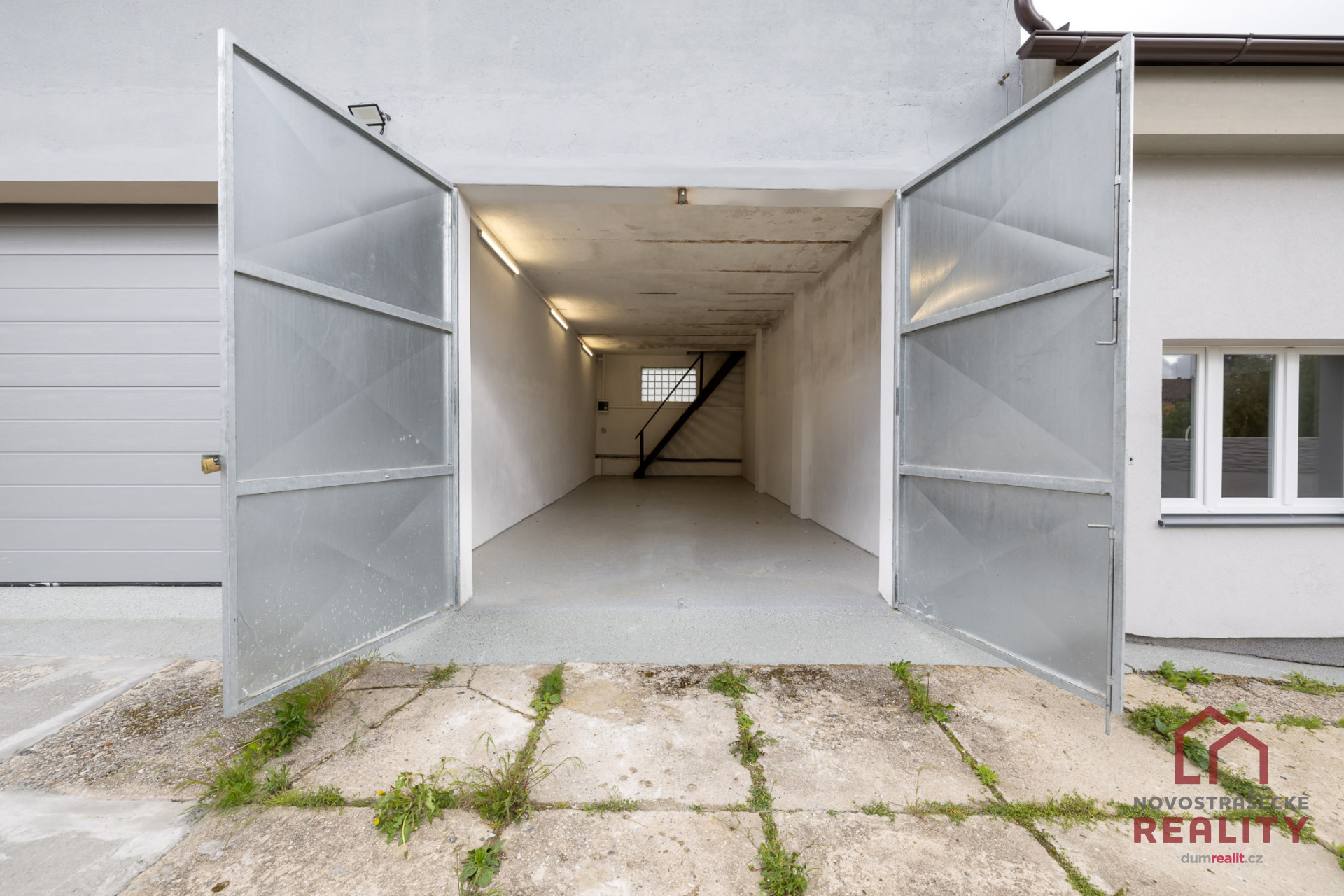 Pronájem garáže 50 m2 - Hředle – fotografie 1